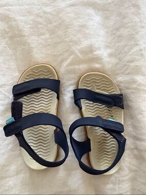 Native Navy Blue Kids Sandals with Beige Footbed
